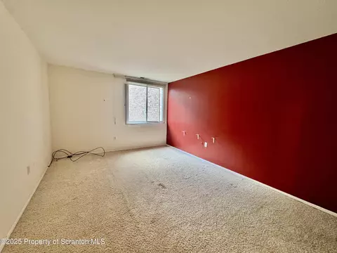 Bedroom - 1107 Summit Pt, Scranton, PA 18508 photo 3 of 3
