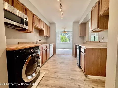 Kitchen - 1107 Summit Pt, Scranton, PA 18508 photo 1 of 2