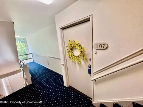Entry Way - 1107 Summit Pt, Scranton, PA 18508 photo 3 of 3