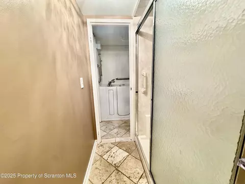Bath - 1107 Summit Pt, Scranton, PA 18508 photo 4 of 6