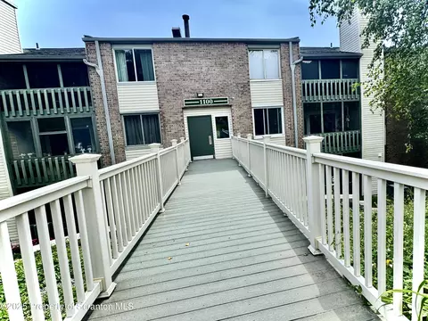 1107 Summit Pt, Scranton, PA 18508