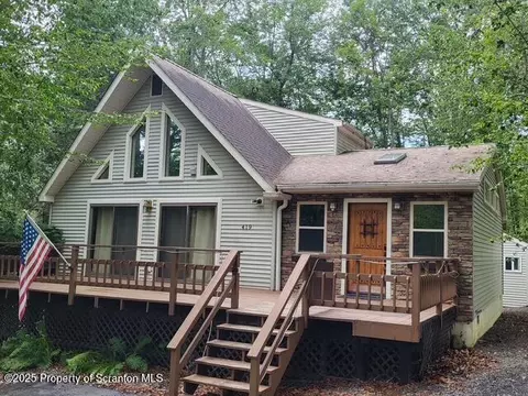 15 Hawthorn Dr, Gouldsboro, PA 18424