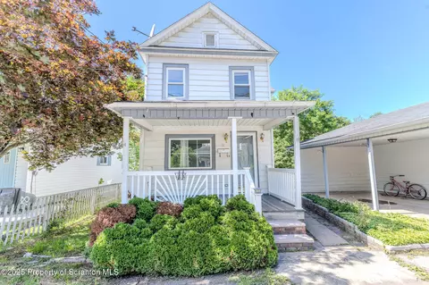 31 Reynshanhurst St, Carbondale, PA 18407
