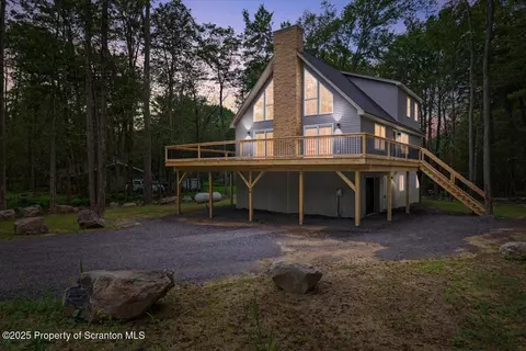 336 Packanack Dr, Clifton Twp, PA 18424