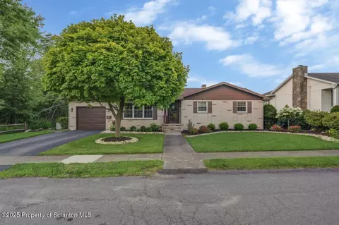 827 Jessup Ave, Dunmore, PA 18512
