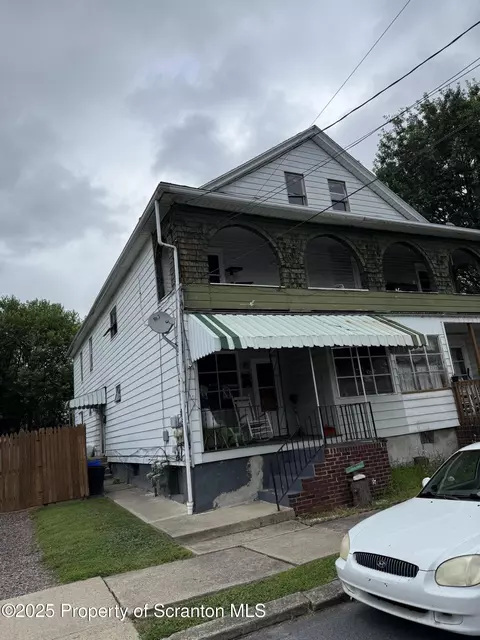 527 Shawnee St, Hanover Twp, PA 18706