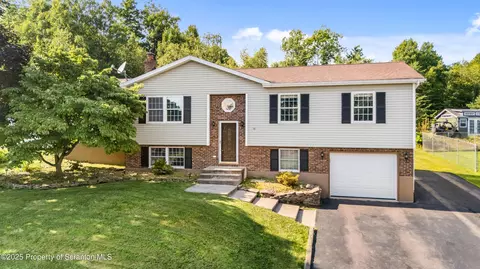 28 Overlook Dr, Nanticoke, PA 18634