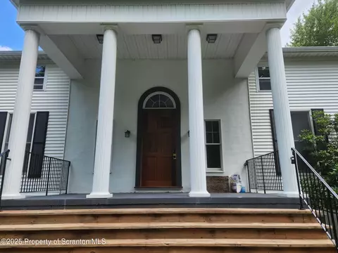 29 Hirshorn Dr, Newfoundland, PA 18445