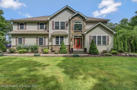 172 Constitution Dr, Moscow, PA 18444