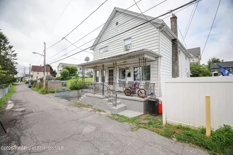1121 1123 Farber Ct, Dunmore, PA 18510
