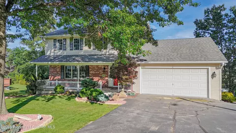 123 Ridgeview Dr, Scranton, PA 18504