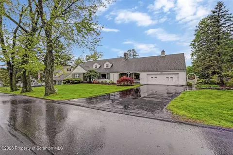 515 Colburn Ave, Clarks Summit, PA 18411