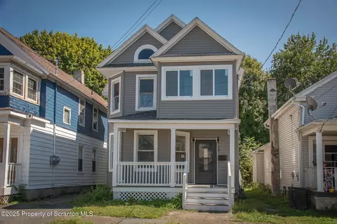 24 Wyoming St, Carbondale, PA 18407