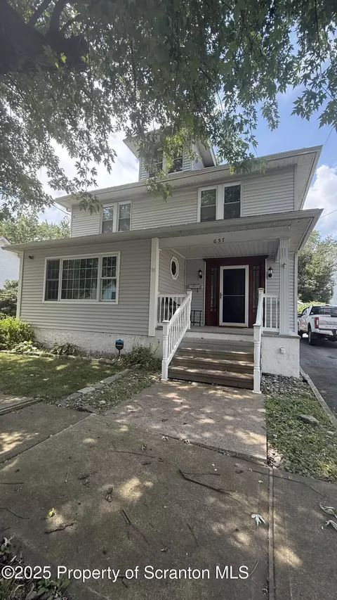657 Jefferson Ave, Jermyn, PA 18433