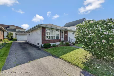 611 Throop St, Dunmore, PA 18512