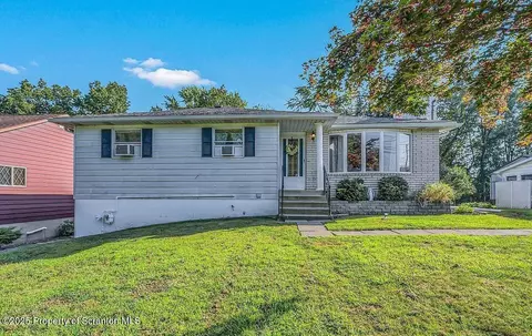737 Oak St, Taylor, PA 18517