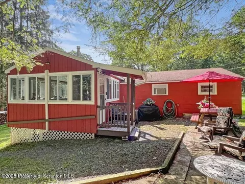 107 Stoney Hill Rd, Dingmans Ferry, PA 18328