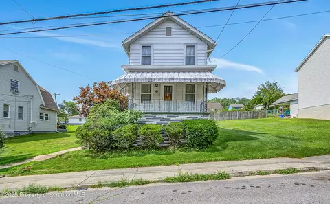 1260 Franklin St, Old Forge, PA 18518