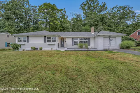 102 Gentilly Dr, Clarks Summit, PA 18411