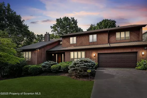 1005 Oakmont Rd, Clarks Summit, PA 18411