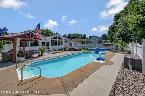 912 Hilltop Dr, Jessup, PA 18434