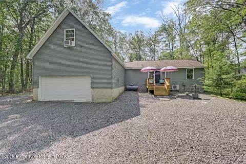 46 Wagon Rd, Jefferson Twp, PA 18436