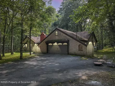 7 Norman Dr, East Stroudsburg, PA 18302
