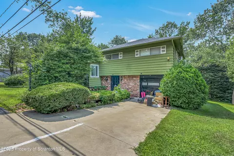 13 Pen Y Bryn Dr, Scranton, PA 18505
