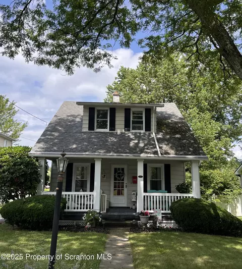 209 Hall Ave, Clarks Green, PA 18411