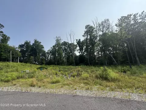 6 St Andrews Rd, Clarks Summit, PA 18411