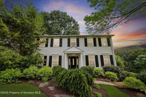 1410 Spyglass Ln, Clarks Summit, PA 18411