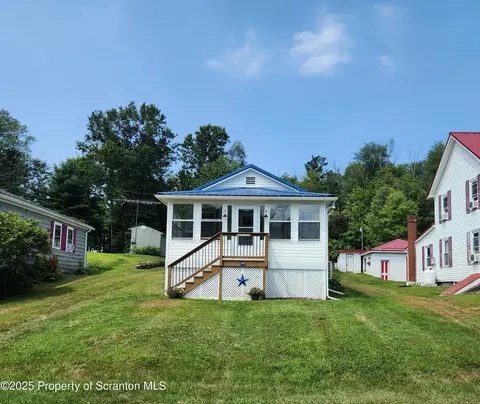 135 Pedrick Rd, Nicholson, PA 18446
