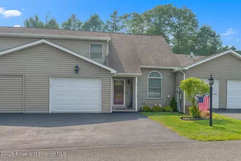 205 Knollridge Dr, Factoryville, PA 18419