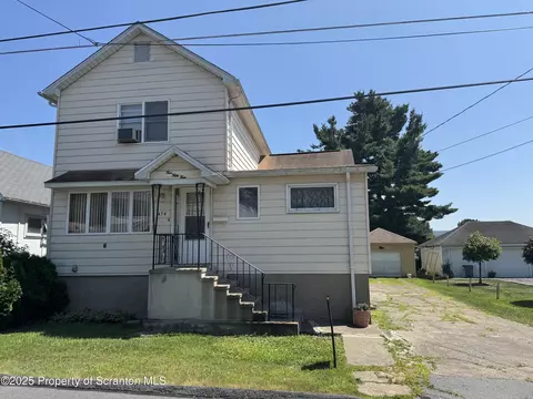 454 Bagnick St, Peckville, PA 18452