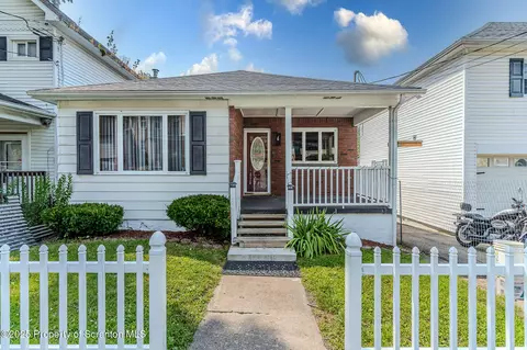 91 Birkett St, Carbondale, PA 18407