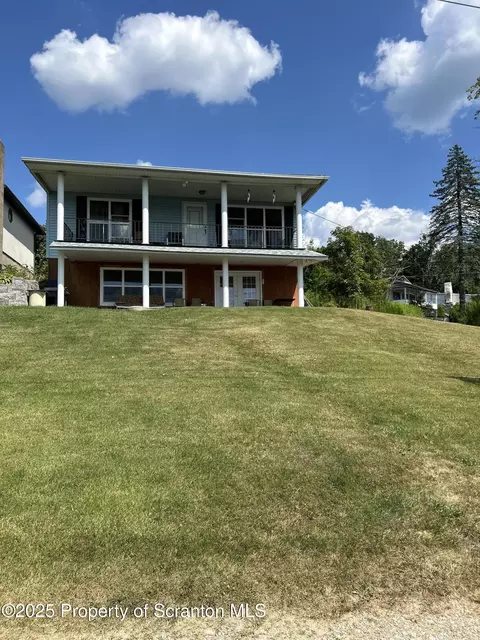 41 Lakefront Ln, Scott Twp, PA 18433