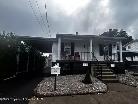 1214 Mine St, Old Forge, PA 18518