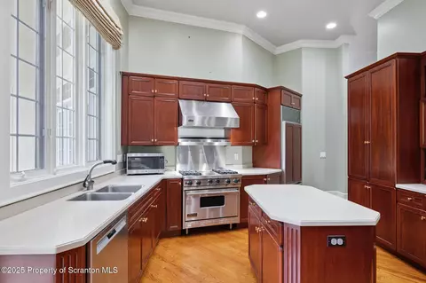 Kitchen - 6 Kipling Dr, Moosic, PA 18507 photo 2 of 5