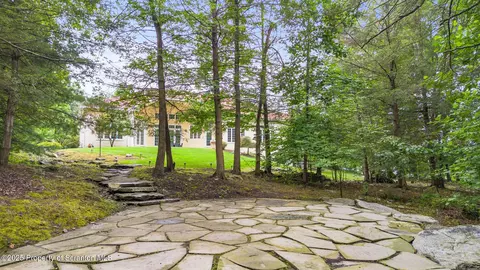 Exterior - 6 Kipling Dr, Moosic, PA 18507 photo 4 of 4