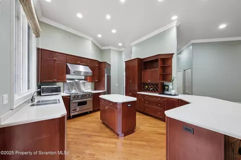 Kitchen - 6 Kipling Dr, Moosic, PA 18507 photo 3 of 5
