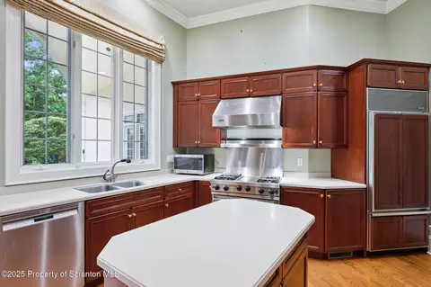 Kitchen - 6 Kipling Dr, Moosic, PA 18507 photo 4 of 5