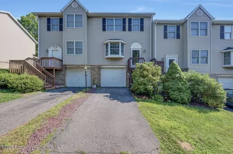 30 Briarwood Way, South Abington, PA 18411