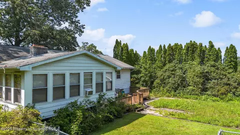 Exterior - 915 Johns Dr, Moosic, PA 18507 photo 3 of 4