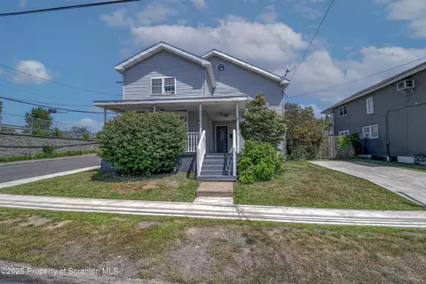 201 S Apple St, Dunmore, PA 18512