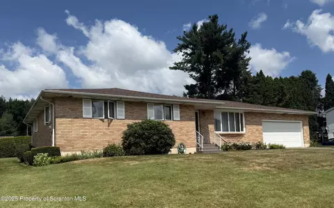 86 Vine St, Taylor, PA 18517