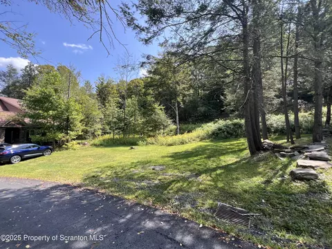 140 Fall Lane Ln, Union Dale, PA 18470