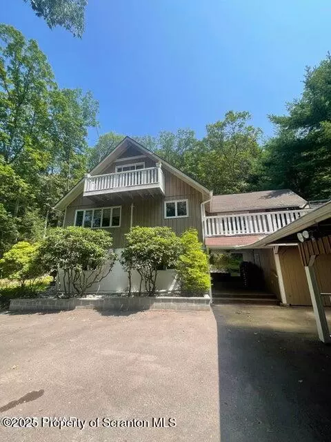 6 Ridge Vw, Hawley, PA 18428