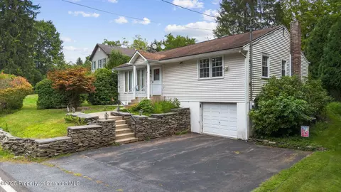 378 N Gravel Pond Rd, Clarks Summit, PA 18411