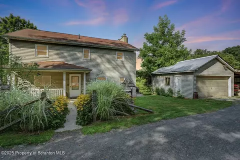 151 Cherrywood Ln, Dalton, PA 18414