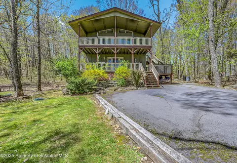 106 Lookout Dr, Lords Valley, PA 18428